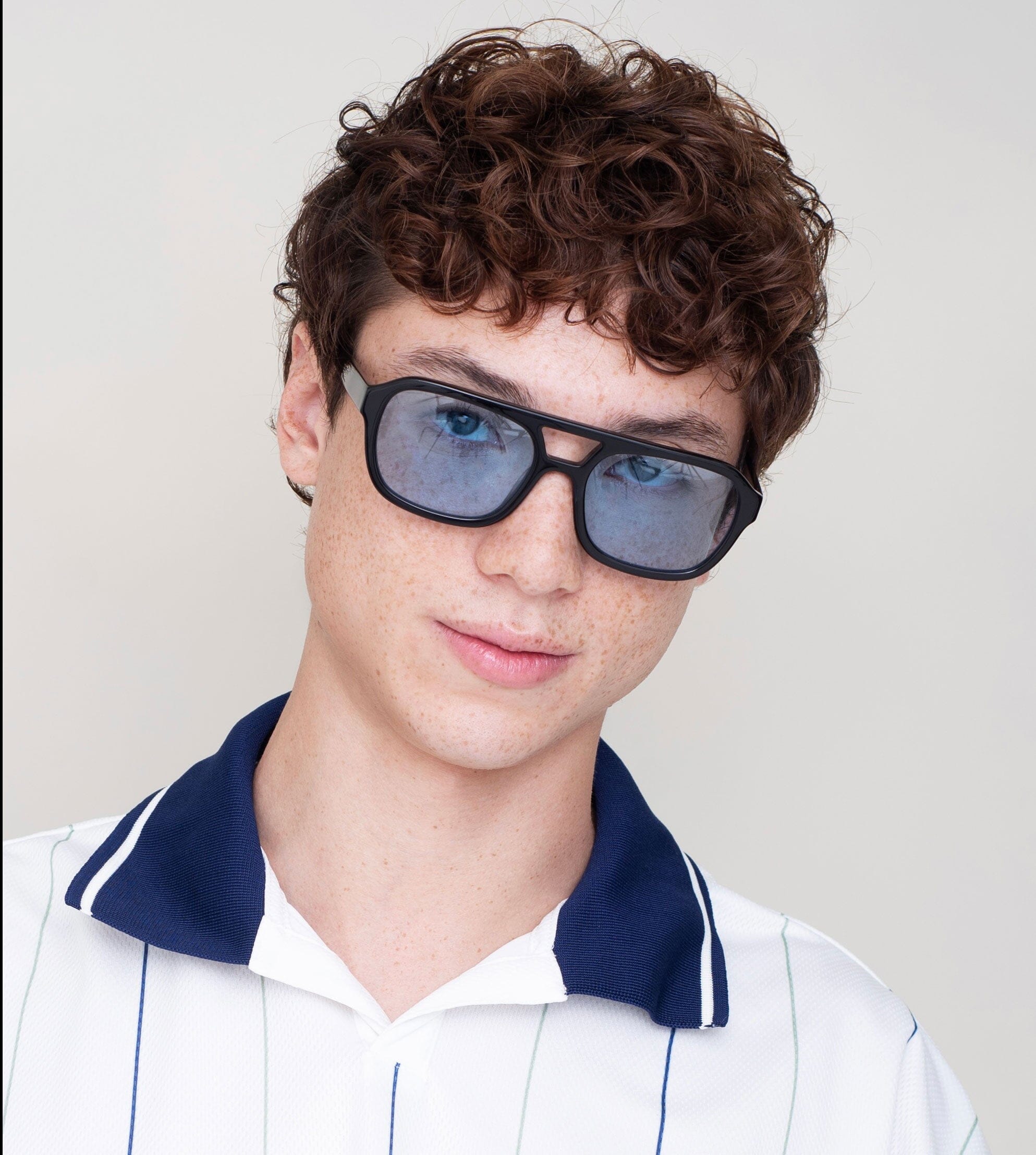 gafas-de-sol-folks-leon-negro-azul #color_black_indigo